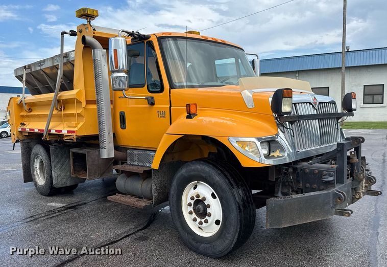 image for item DY0355 2006 International 7400 dump truck