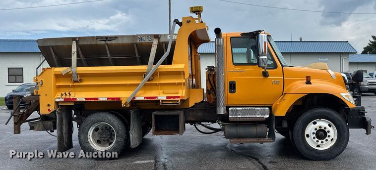 image for item DY0355 2006 International 7400 dump truck
