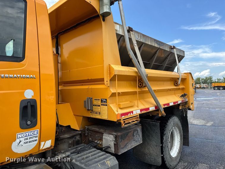 image for item DY0355 2006 International 7400 dump truck