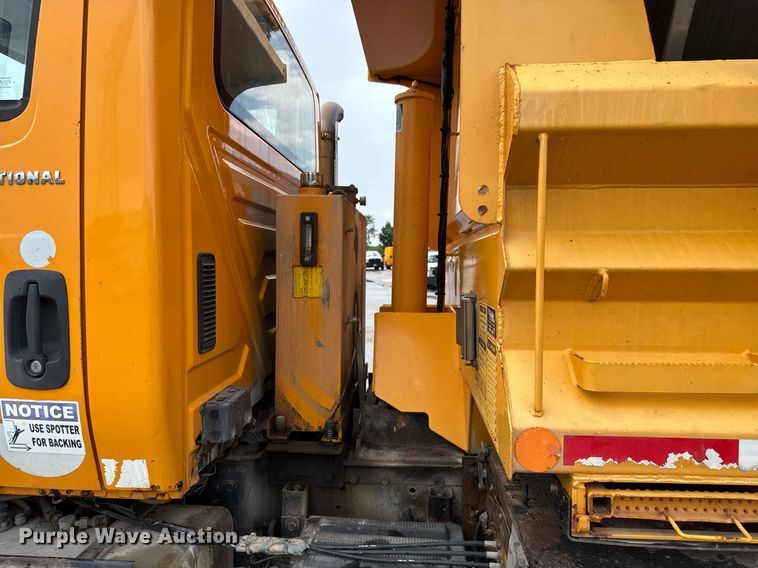 image for item DY0355 2006 International 7400 dump truck