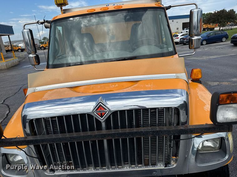 image for item DY0355 2006 International 7400 dump truck