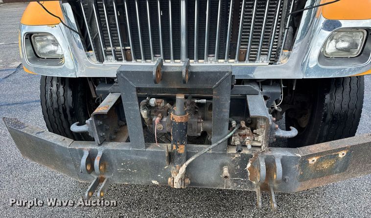 image for item DY0355 2006 International 7400 dump truck