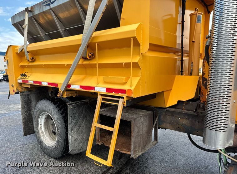 image for item DY0355 2006 International 7400 dump truck