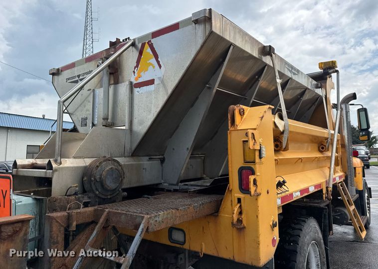 image for item DY0355 2006 International 7400 dump truck