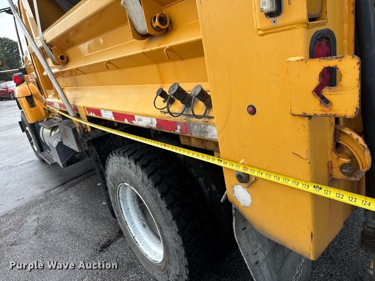 image for item DY0355 2006 International 7400 dump truck