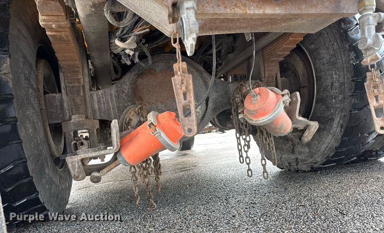 image for item DY0355 2006 International 7400 dump truck