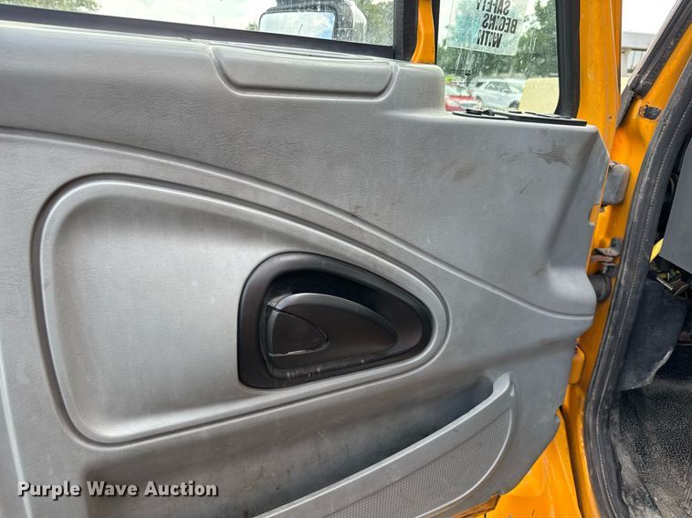 image for item DY0355 2006 International 7400 dump truck