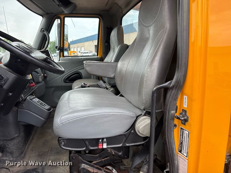 image for item DY0355 2006 International 7400 dump truck