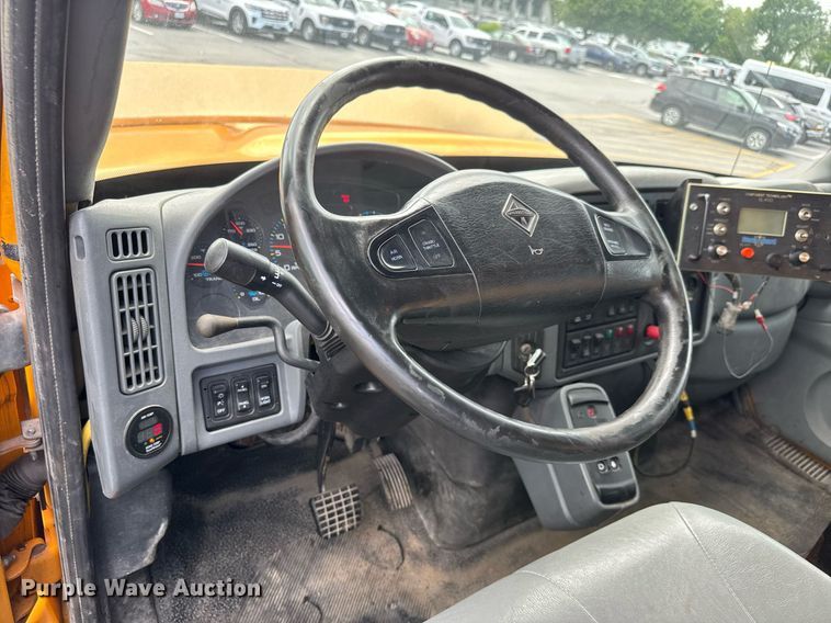 image for item DY0355 2006 International 7400 dump truck