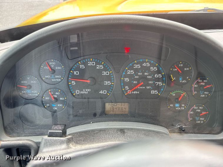 image for item DY0355 2006 International 7400 dump truck