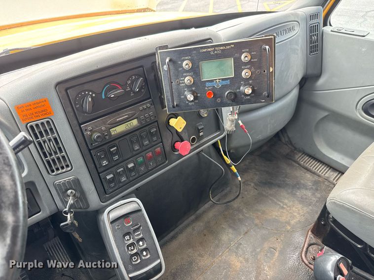 image for item DY0355 2006 International 7400 dump truck