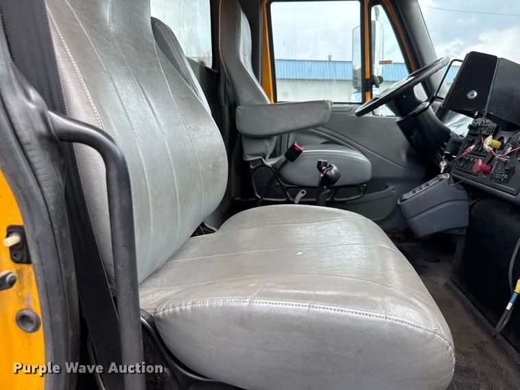 image for item DY0355 2006 International 7400 dump truck