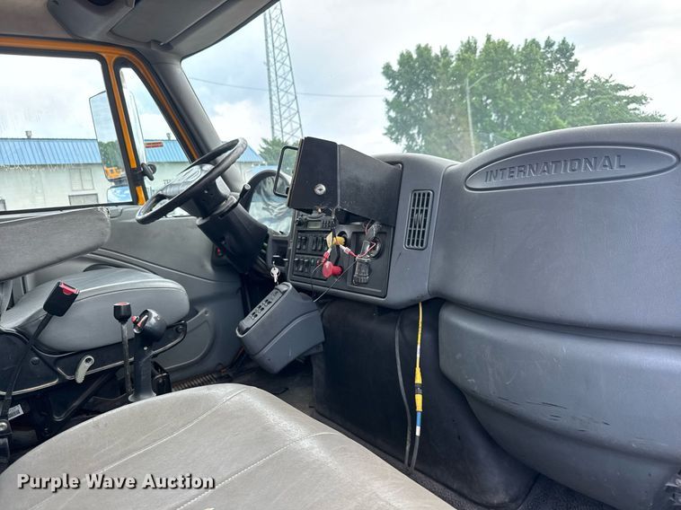 image for item DY0355 2006 International 7400 dump truck