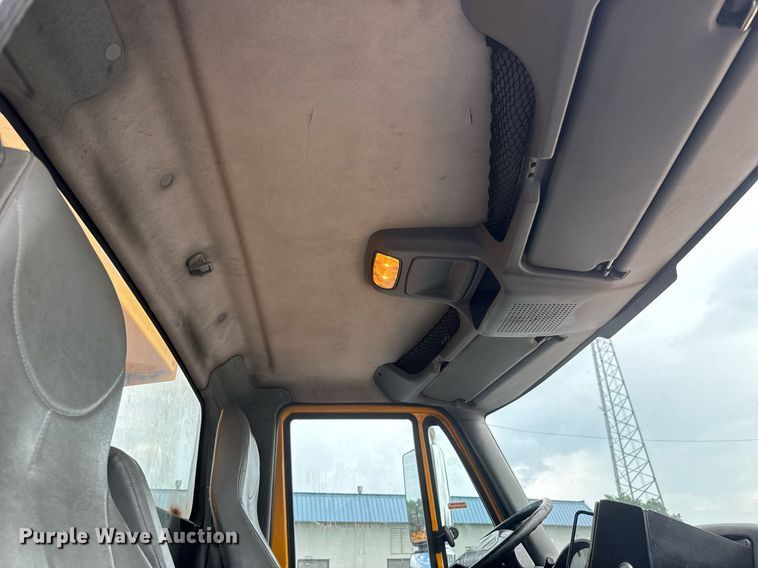 image for item DY0355 2006 International 7400 dump truck