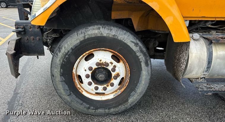 image for item DY0355 2006 International 7400 dump truck