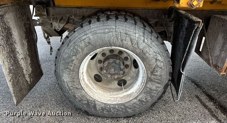 image for item DY0355 2006 International 7400 dump truck