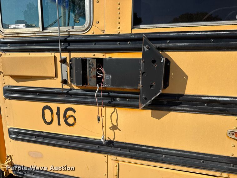 image for item DY0380 1995 Ford B800 school bus
