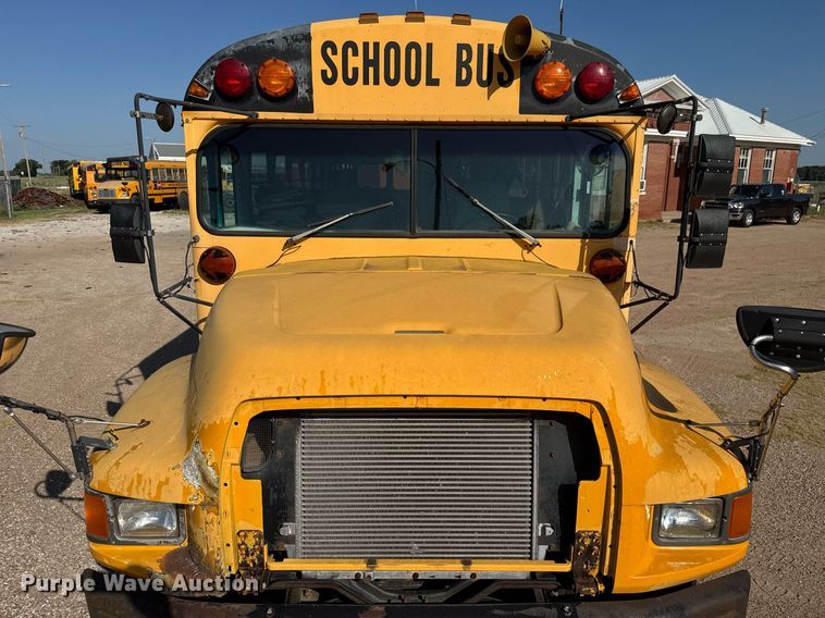image for item DY0380 1995 Ford B800 school bus