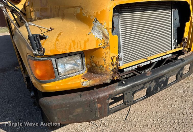image for item DY0380 1995 Ford B800 school bus