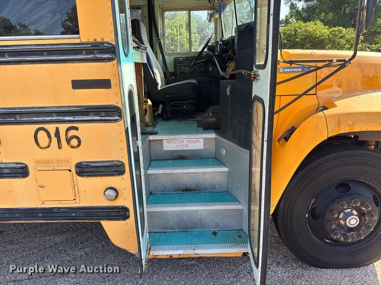 image for item DY0380 1995 Ford B800 school bus