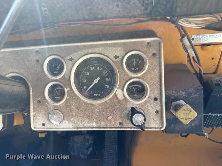 image for item DY0380 1995 Ford B800 school bus