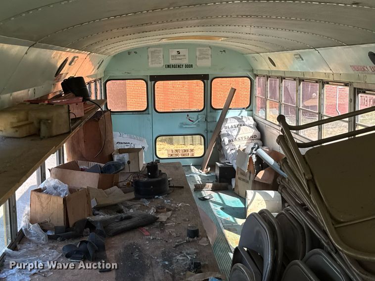 image for item DY0380 1995 Ford B800 school bus