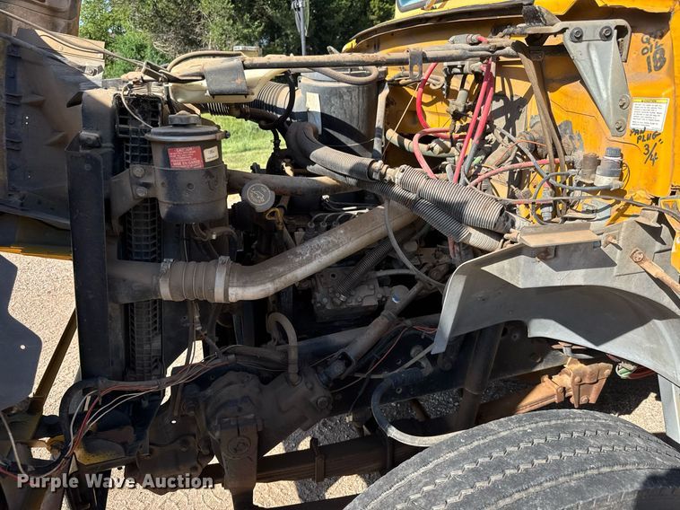 image for item DY0380 1995 Ford B800 school bus