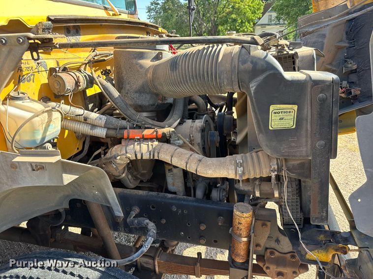 image for item DY0380 1995 Ford B800 school bus