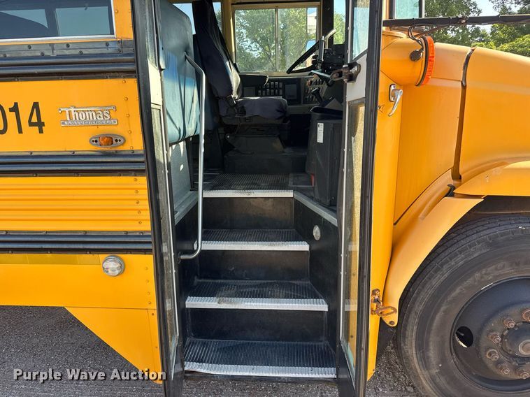 image for item DY0381 2003 Thomas Built school bus