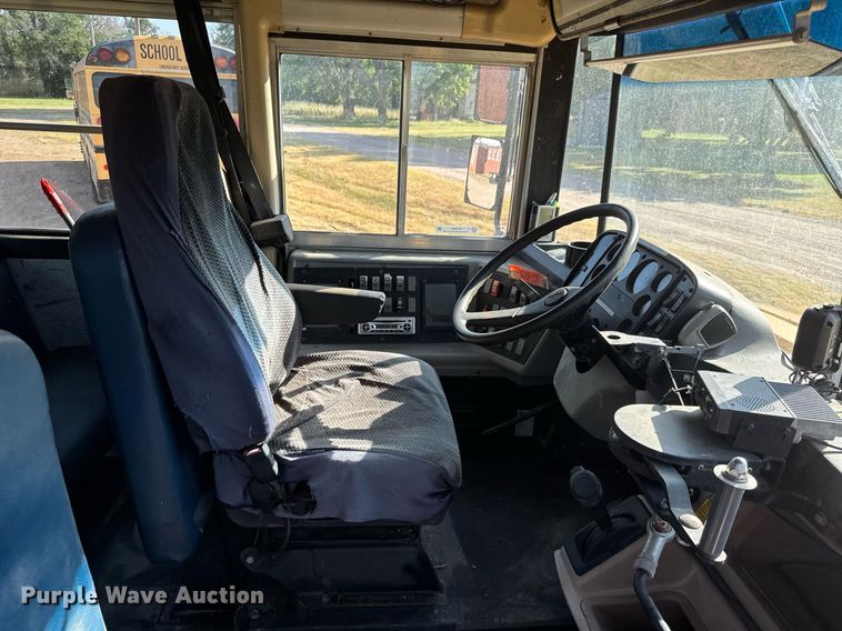 image for item DY0381 2003 Thomas Built school bus