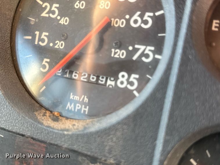 image for item DY0381 2003 Thomas Built school bus