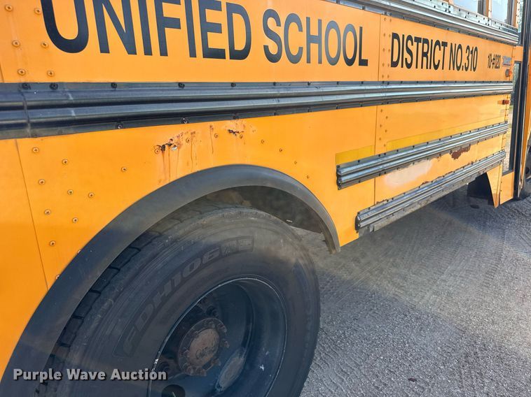 image for item DY0382 2005 Freightliner FS65 school bus