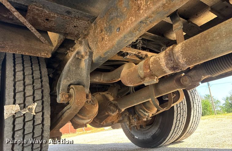 image for item DY0382 2005 Freightliner FS65 school bus