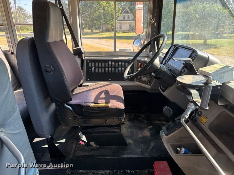 image for item DY0382 2005 Freightliner FS65 school bus