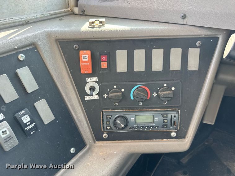 image for item DY0382 2005 Freightliner FS65 school bus