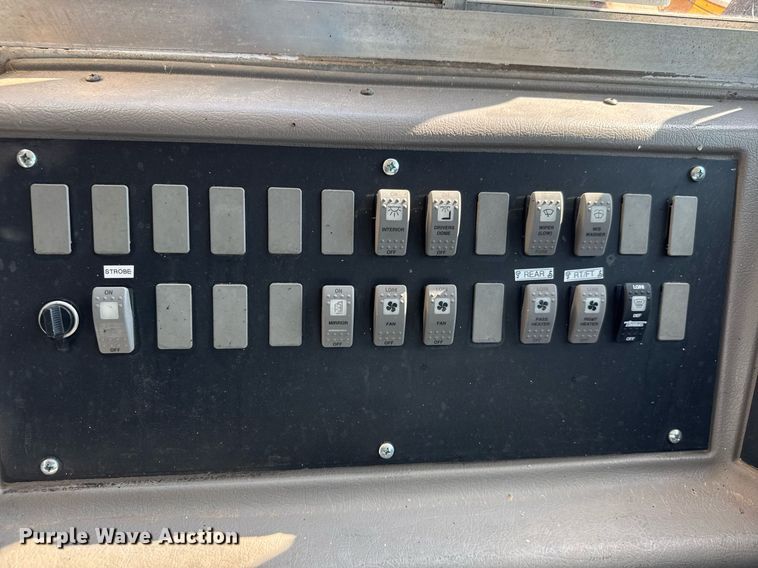 image for item DY0382 2005 Freightliner FS65 school bus