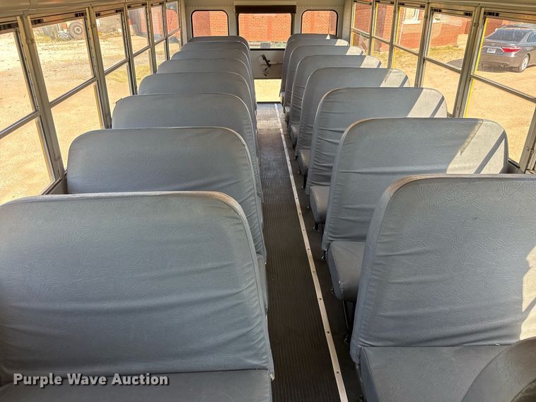 image for item DY0382 2005 Freightliner FS65 school bus