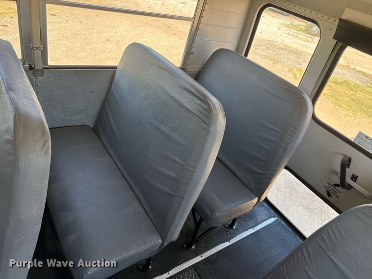 image for item DY0382 2005 Freightliner FS65 school bus