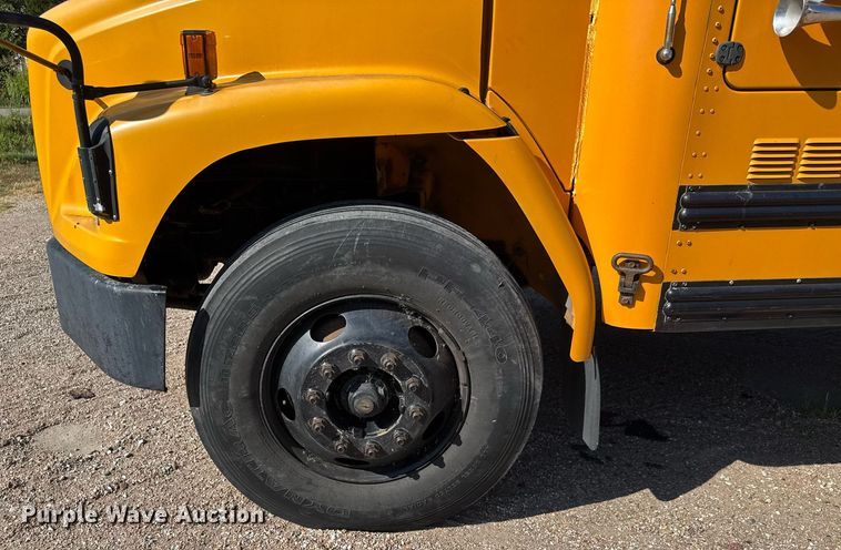 image for item DY0382 2005 Freightliner FS65 school bus