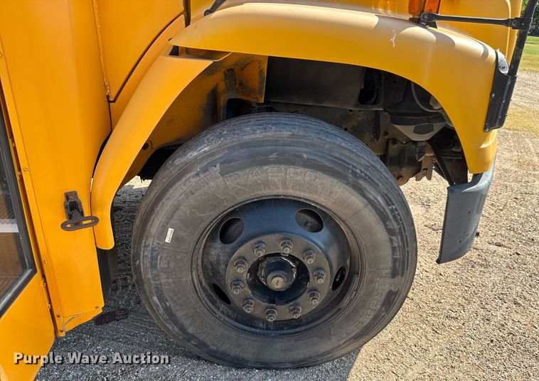 image for item DY0382 2005 Freightliner FS65 school bus