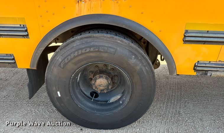 image for item DY0382 2005 Freightliner FS65 school bus