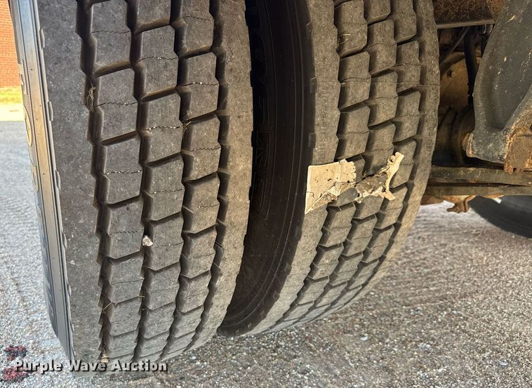 image for item DY0382 2005 Freightliner FS65 school bus