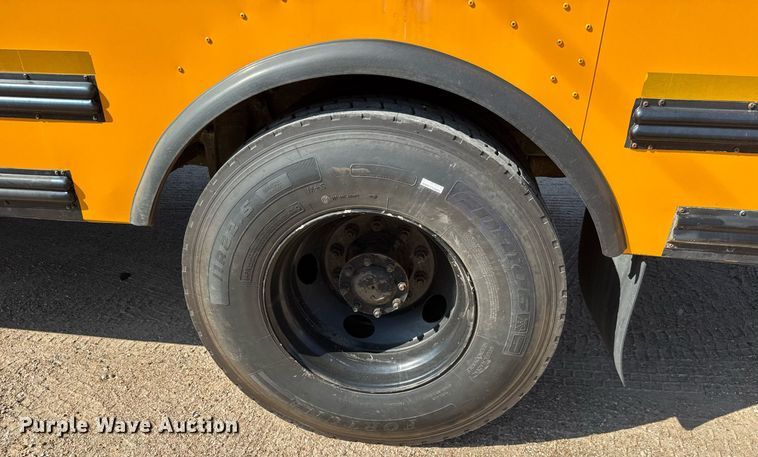 image for item DY0382 2005 Freightliner FS65 school bus