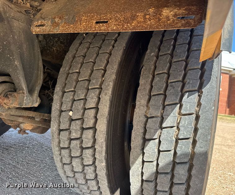 image for item DY0382 2005 Freightliner FS65 school bus