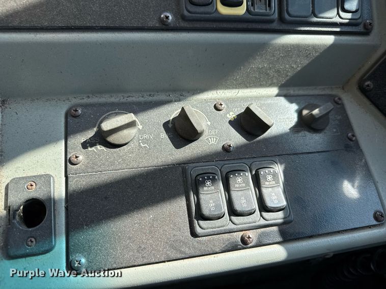 image for item DY0383 2008 Blue Bird BB Conventional school bus