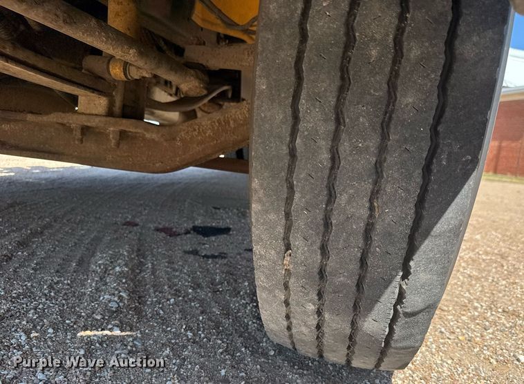 image for item DY0384 2006 Thomas Built school bus