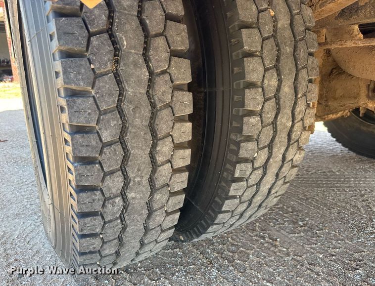 image for item DY0384 2006 Thomas Built school bus