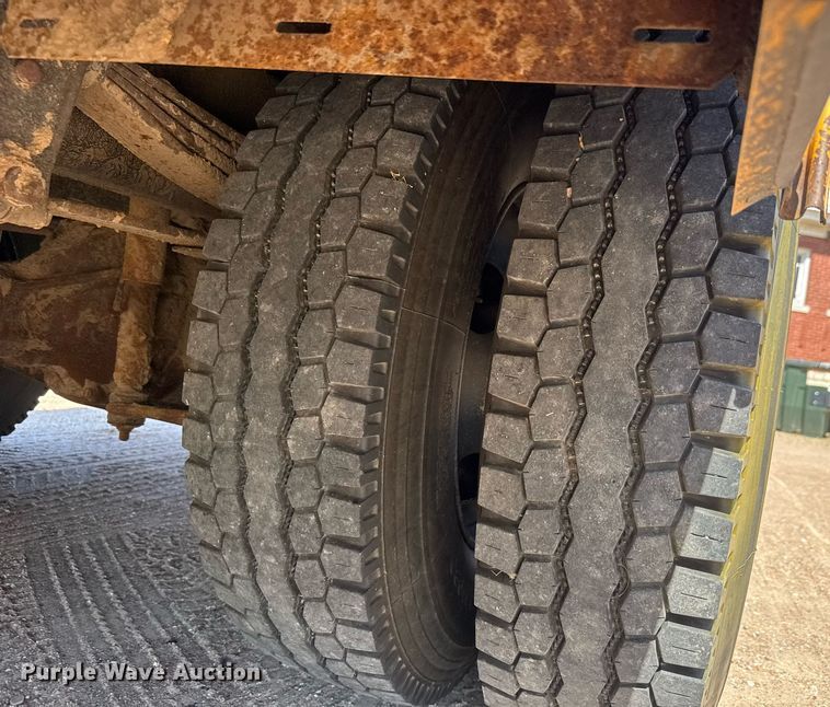 image for item DY0384 2006 Thomas Built school bus