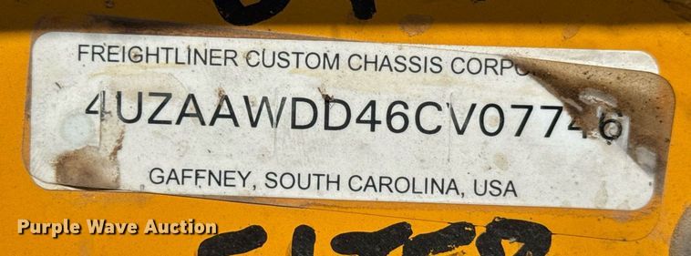 image for item DY0384 2006 Thomas Built school bus