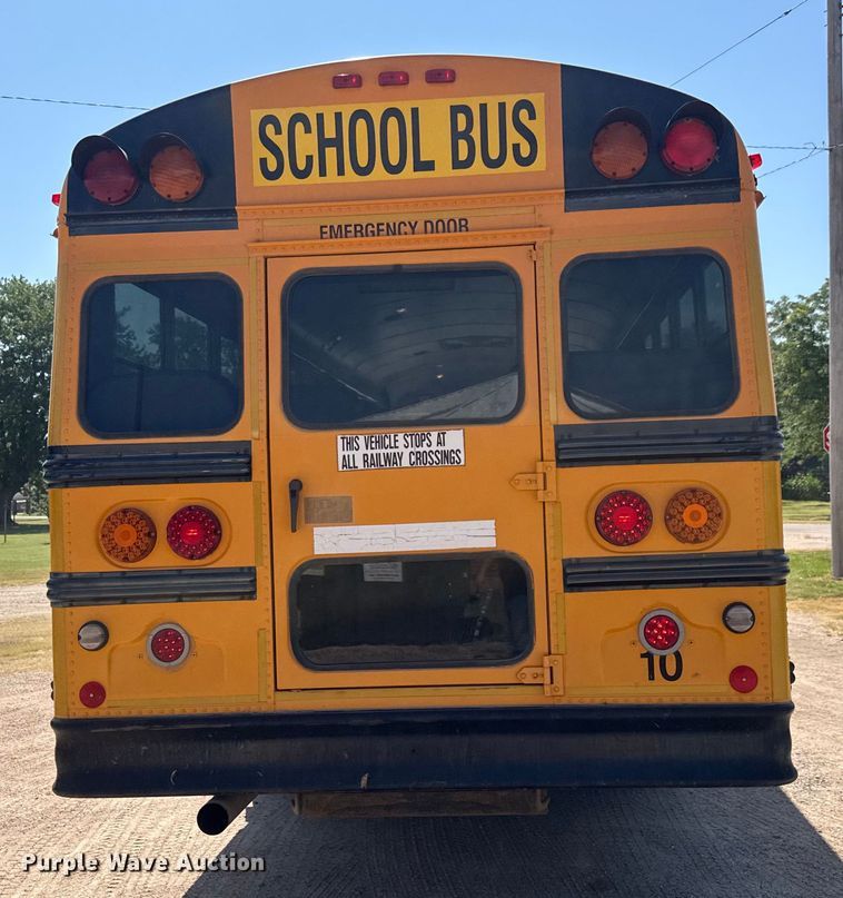image for item DY0385 2004 Freightliner FS65 school bus